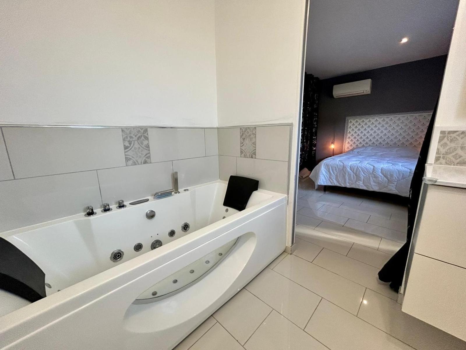 Maison Moderne Au Calme Avec Billard, Jacuzzi, Bain A Remous, Piscine, Babyfoot Labastide-du-Temple Exterior photo